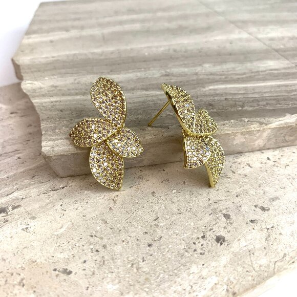 NEW~ Anthropologie Shashi Twisted Leaf Pave Crystal Gold Earrings - Picture 3 of 5